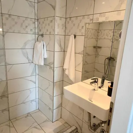 Hotel Topaz Two *